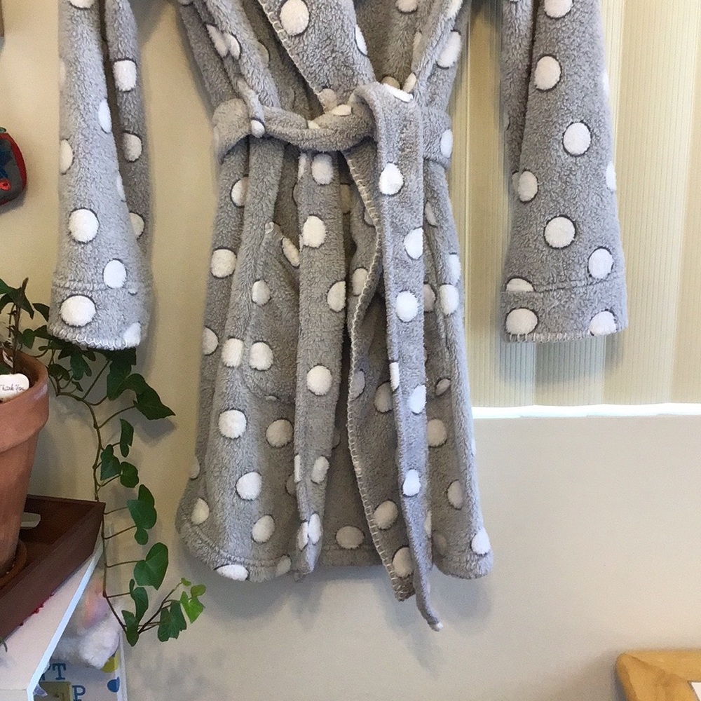 ‘Secret Treasures’ Comfy Fleece Robe - Picture 2 of 5